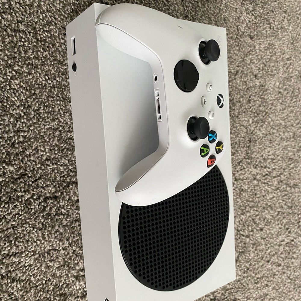used but in good conditon, comes with controller and comes with all cords needed